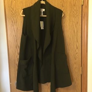 Olive green fleece vest NWT great for travel